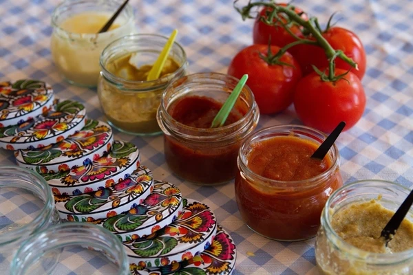 Sosuri de casă: ketchup, maioneză și muștar