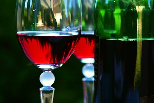 Vin de casă din vișine și agrișe