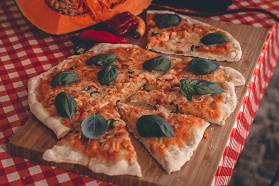 Pizza de casă cu sos de dovleac
